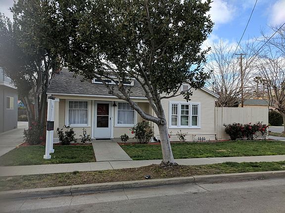 4th image of 1077 Portola Ave