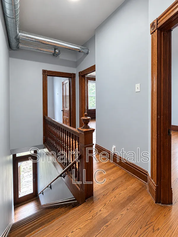 3 bed, 1.0 bath, 1298 sqft, $1,199 — Photo 2