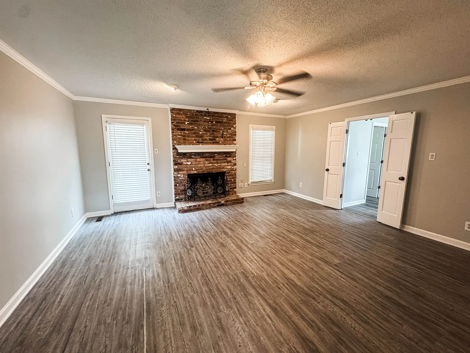 3 bed, 2.0 bath, 1617 sqft, $2,100 — Photo 4