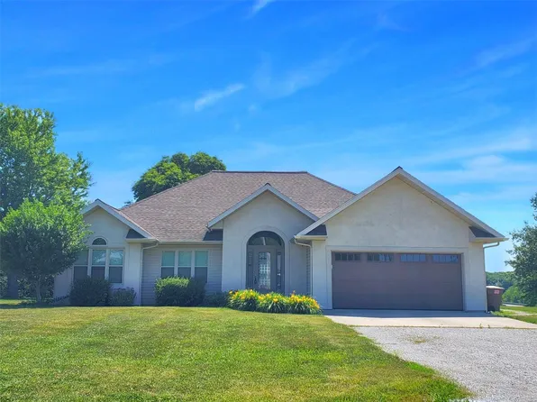109 Lakewood Dr, Hillsboro, IL 62049