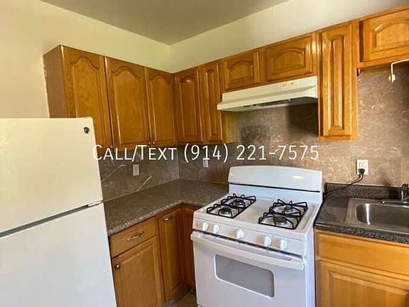 2nd image of 126 Oliver Ave #2