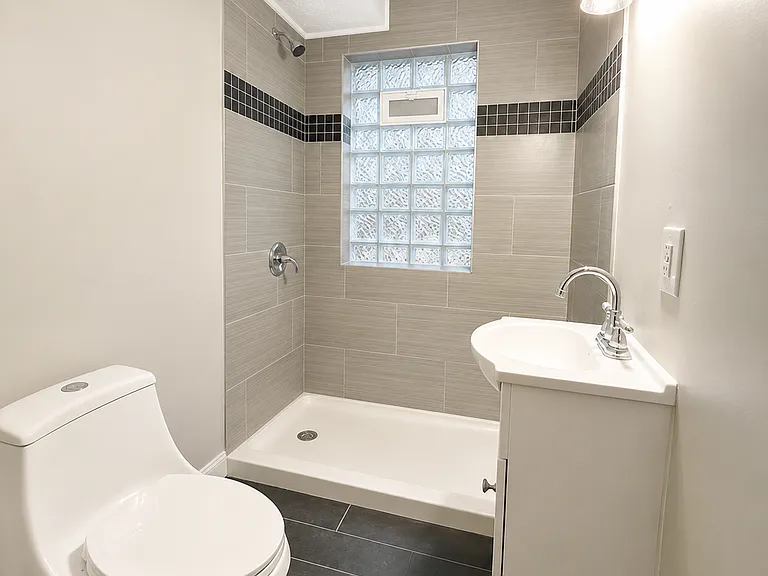 133 W Blake Ave #2 — Photo 4