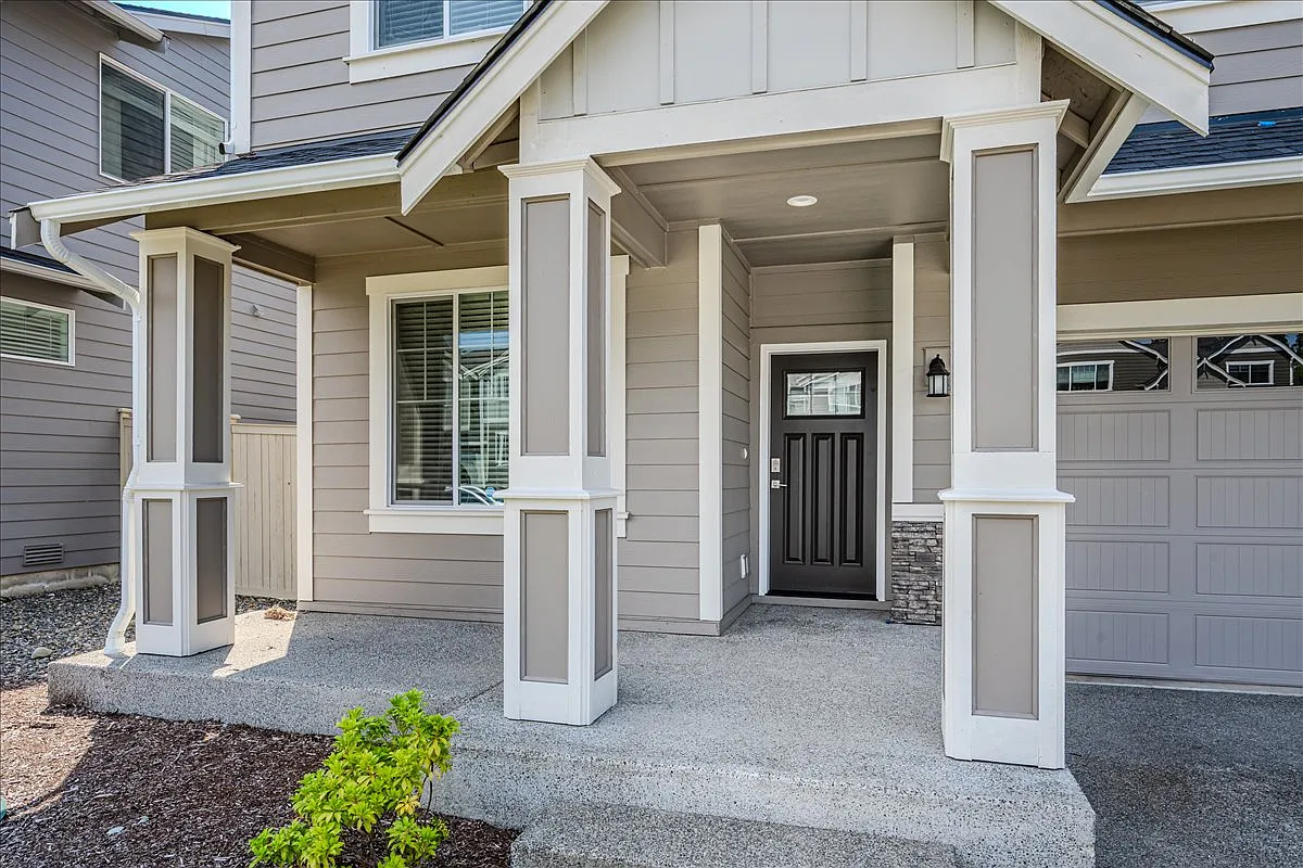 4 bed, 2.5 bath, 2622 sqft, $3,200 — Photo 3