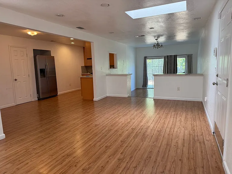 3829 Delaware Ave — Photo 4