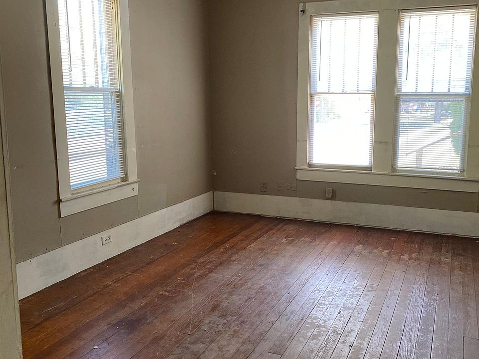 1st image of 212 W Dean Ave