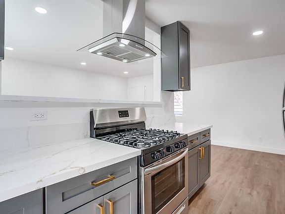 2nd image of 8241 Whitsett Ave APT 5