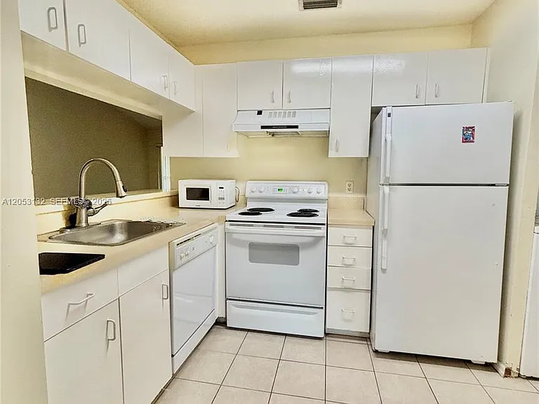 1040 Coral Club Dr #1040 — Photo 6