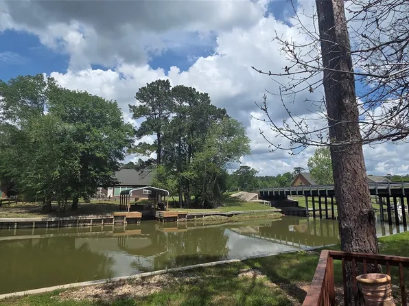 28 Hunters Creek Dr, Huntsville, TX 77340