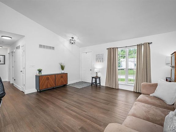5th image of 4 Royallbend Ct