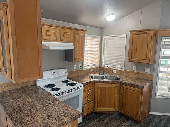 2nd image of 7120 NE Killingsworth St Unit 32