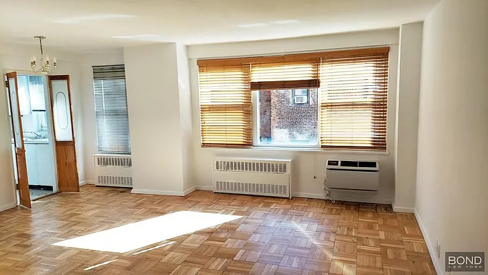 Sold by Bond New York | media 3