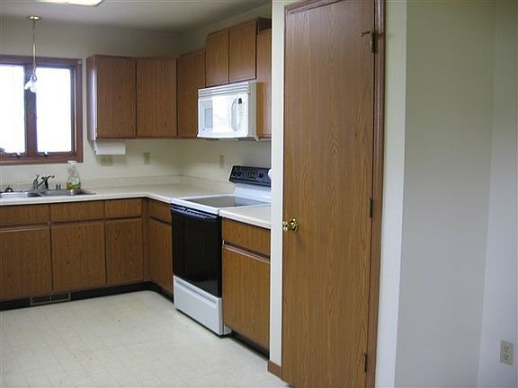 5th image of 135 Countryside Dr
