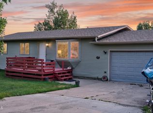 13416 Grandview Dr N, Williston, ND 58801