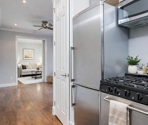 3rd image of 232 Elizabeth St #E5