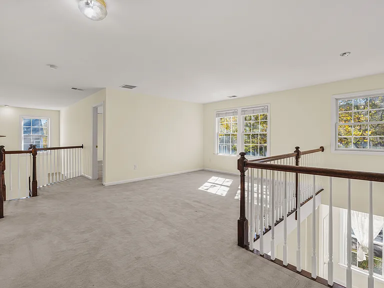 102 Burnet Cres #102 — Photo 34