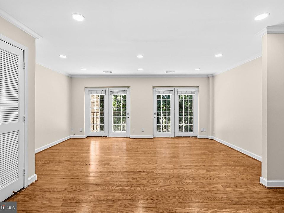 1st image of 3846 Chesterwood Dr #3846