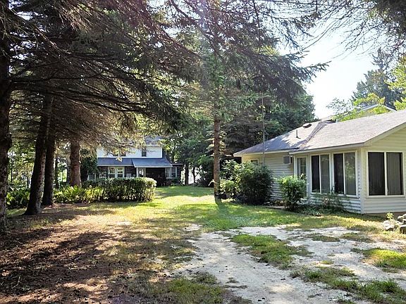 4th image of 3671 Lakeshore Rd