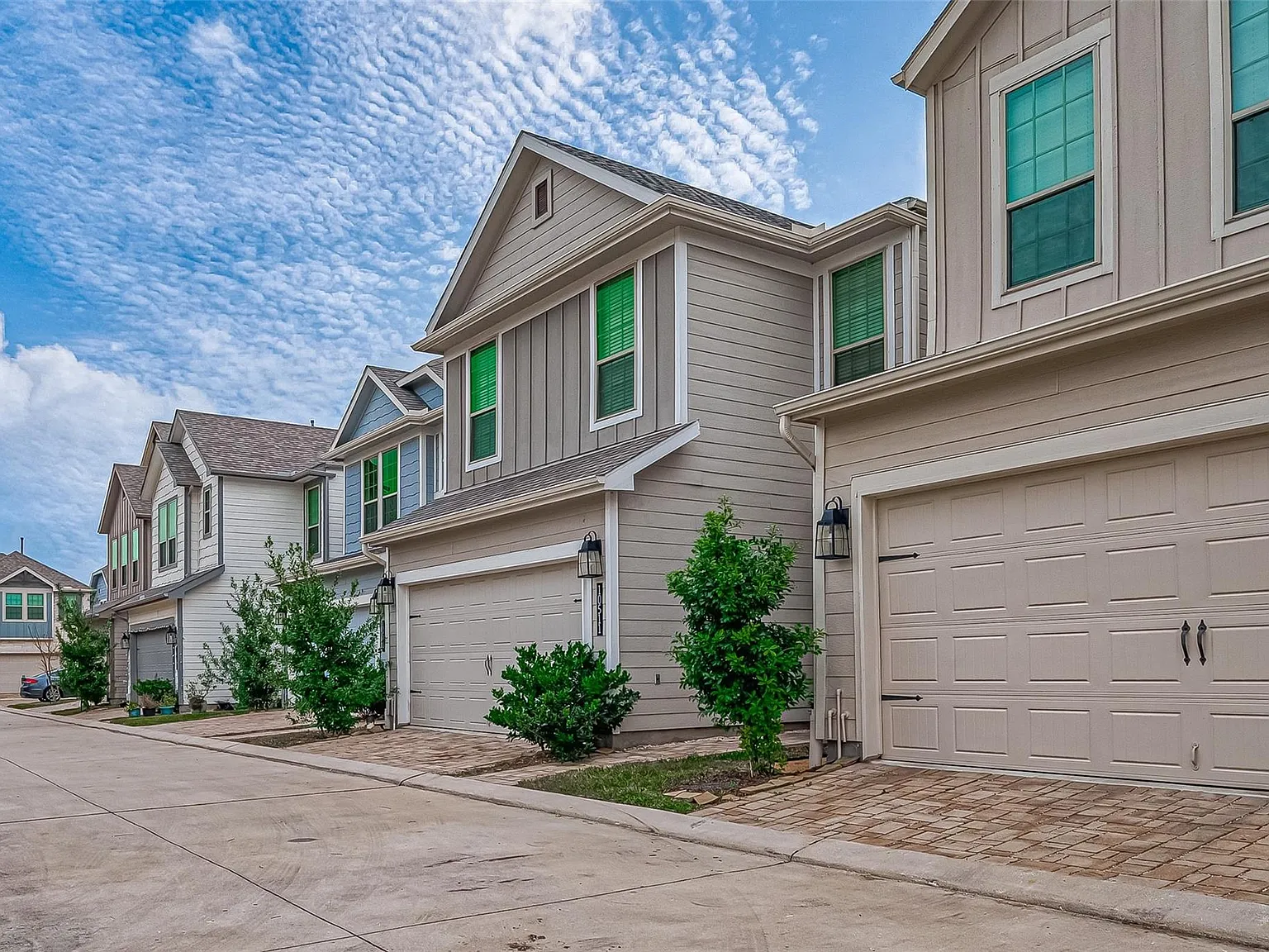3 bed, 2.5 bath, 1917 sqft, $2,700 — Photo 3