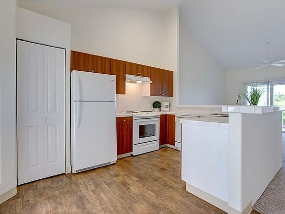 4th image of 75-6081 Alii Dr APT Nn204