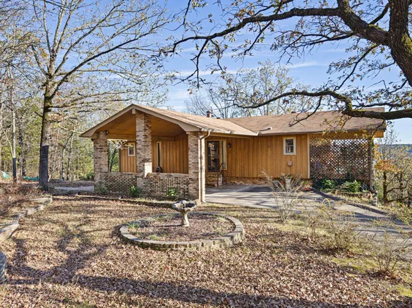 583 Lake Ridge Dr, Russellville, AR 72802