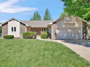 811 S Spring Hollow Dr, Wichita, KS 67230