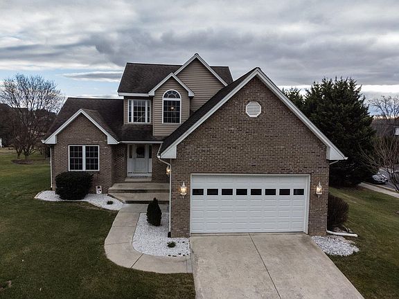 4th image of 100 Oak Meadow Dr