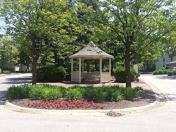 3rd image of 172 Golfview Dr