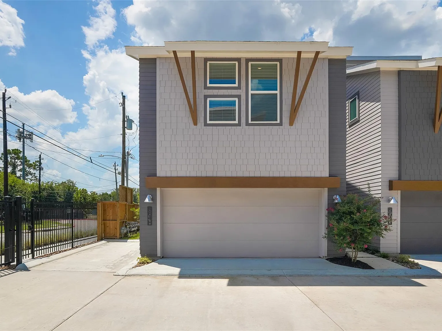 3 bed, 2.5 bath, 1720 sqft, $2,300 — Photo 3
