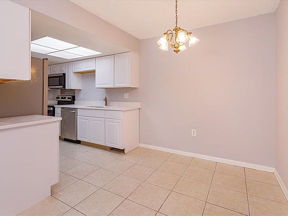 5th image of 5013 Vineland Rd #108