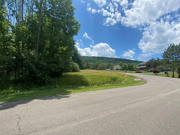 2nd image of 17 Amber Hill Dr
