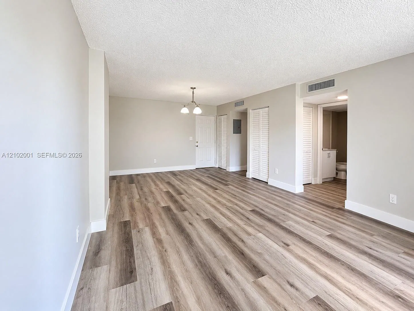 Saga Bay Gardens Condo — Photo 2