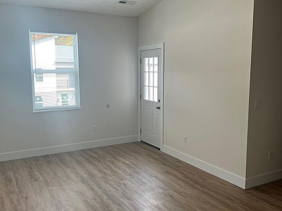 3rd image of 303 Court Yard Ln