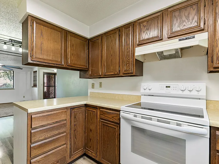 390 Knotty Pl — Photo 5