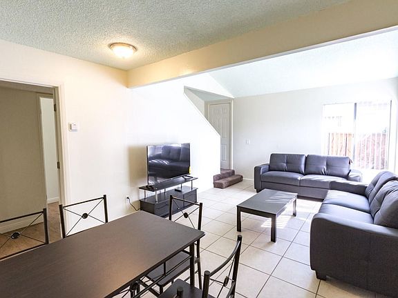 3rd image of 530 W Gutierrez St #B