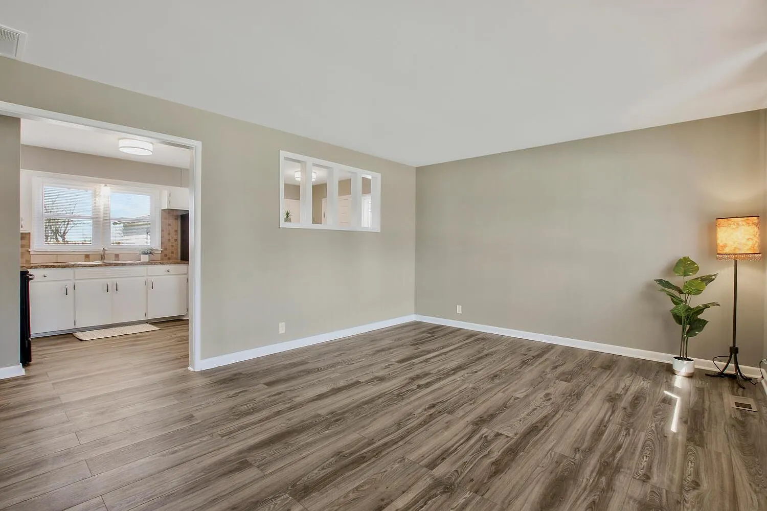 2037 S Saint Clair Ave — Photo 3