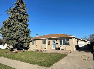 29750 Mitchell Dr, Roseville, MI 48066