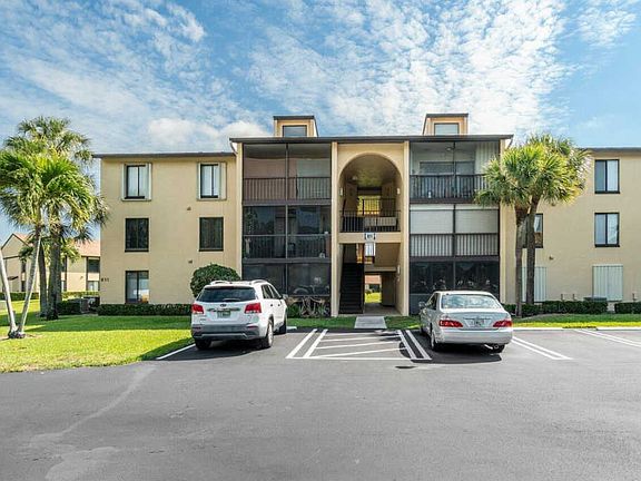 2nd image of 811 Sky Pine Way APT B1