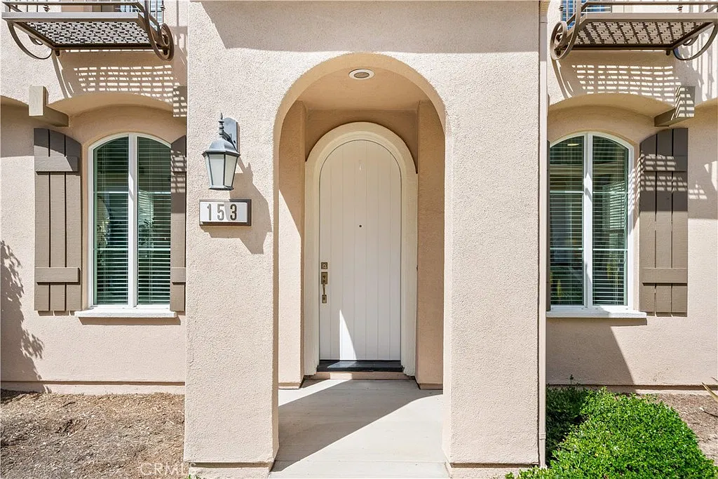 3 bed, 3.5 bath, 2134 sqft, $5,000 — Photo 3