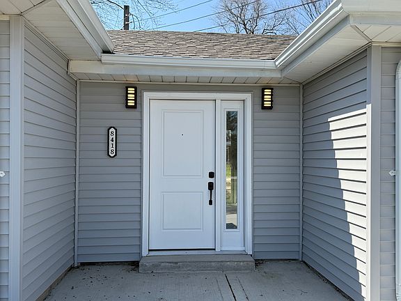 4th image of 8418 Meadowbrook Dr