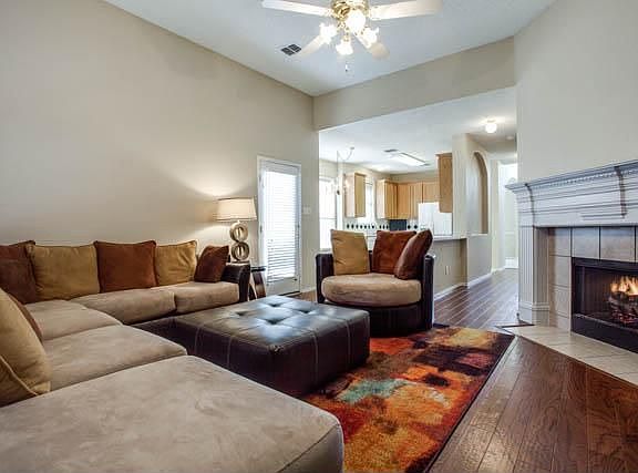 3rd image of 2025 Londonderry Dr