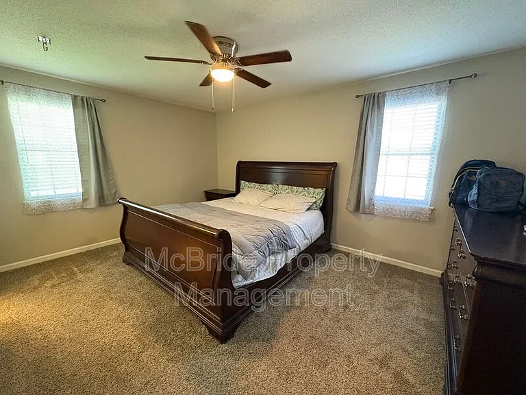 4409 Roxbury Dr — Photo 14
