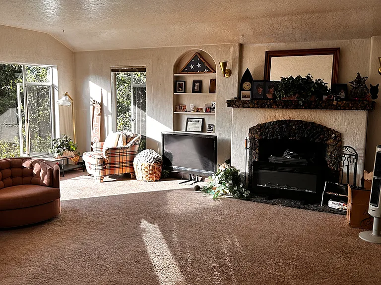 Manzanita Rd — Photo 10