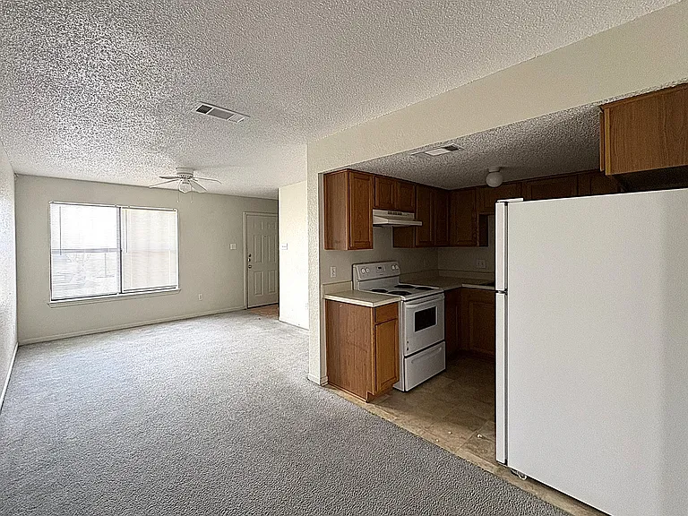 1307 Monroe Loop #D — Photo 7