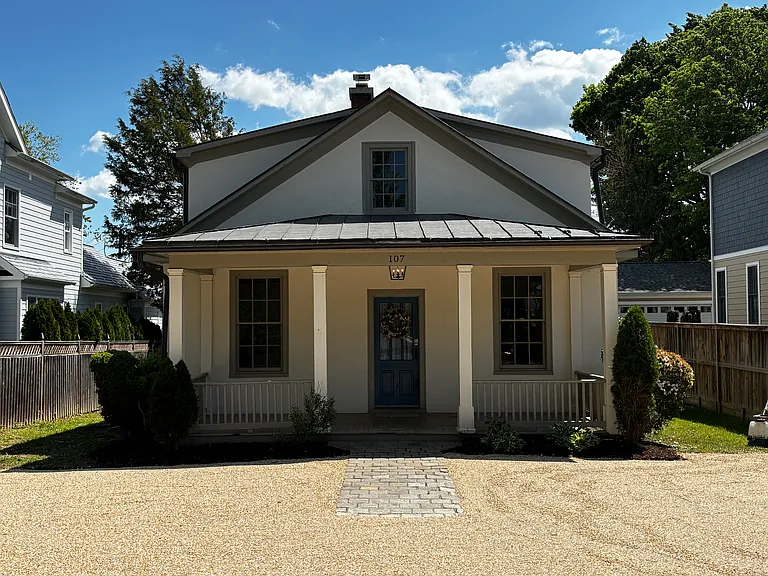 107 Walnut St — Photo 1