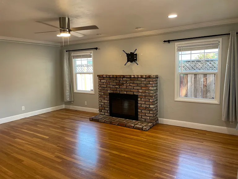 2067 Jonathan Ave — Photo 3