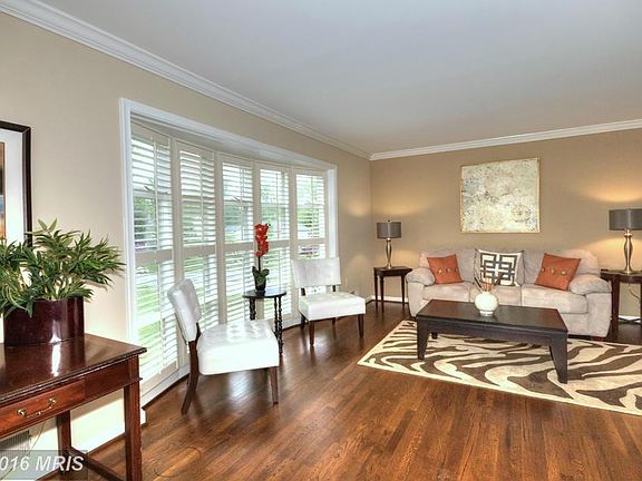5th image of 3805 Winterset Dr