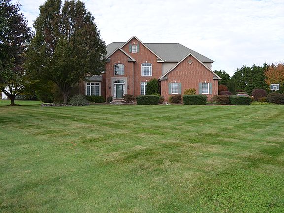 2nd image of 328 W Dickerson Ln