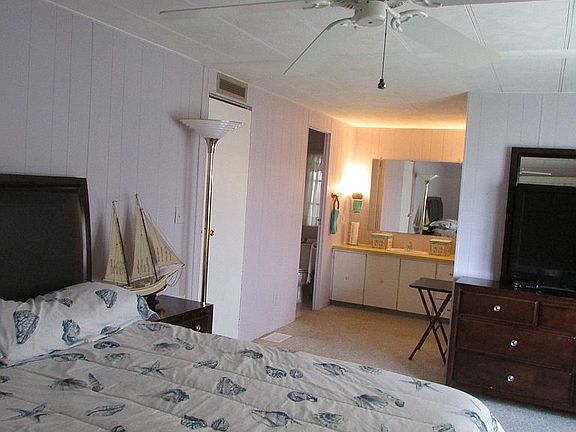 master bedroom.