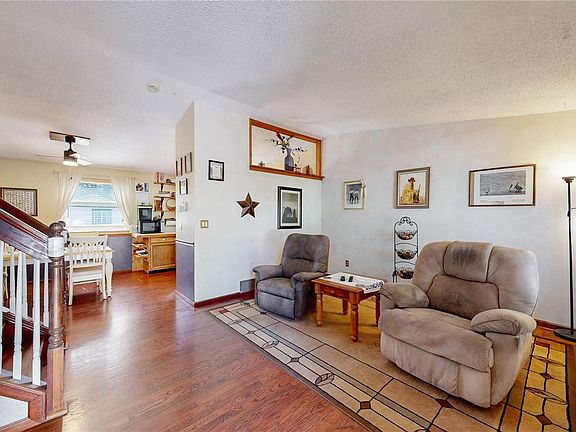 3rd image of 8480 Rabbitbrush Way