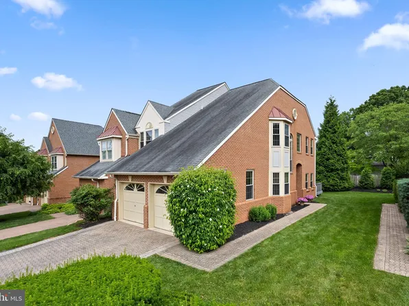 110 Springton Mews Cir, Media, PA 19063